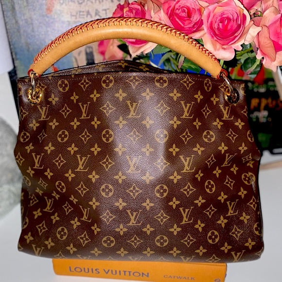 Louis Vuitton Artsy MM Handbag - Picture 1 of 13